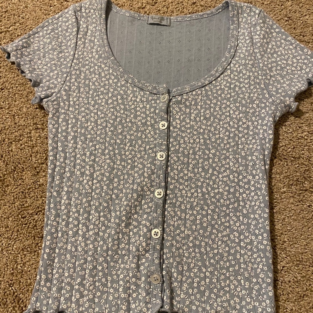 Brandy Melville blue floral zelly top